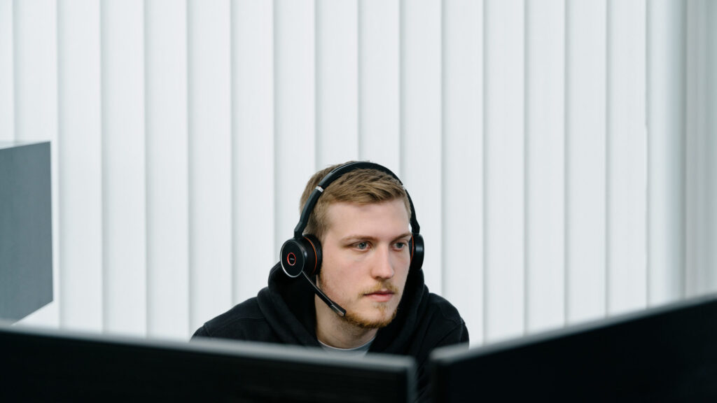 IT Techniker beim Telefonsupport